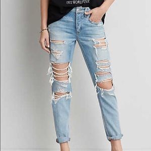 AE Tomgirl Distressed Jeans, size 0